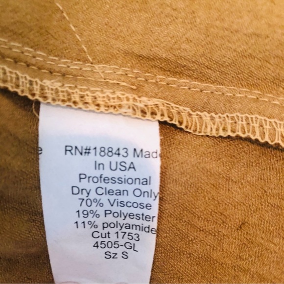 Elegant Gold shimmer metallic jacket with pockets, luxury item 3 sizes available - Picture 7 of 13